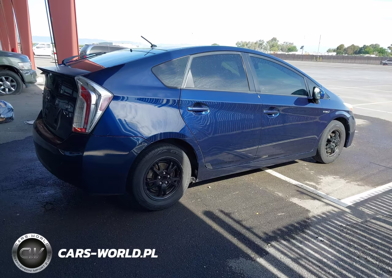 2013 Toyota Prius Two VIN:JTDKN3DU5D1645686 - 4