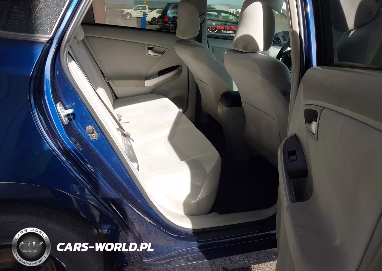 2013 Toyota Prius Two VIN:JTDKN3DU5D1645686 - 8
