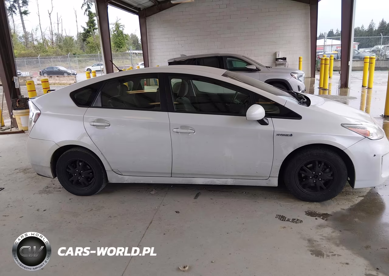 2015 Toyota Prius Two VIN:JTDKN3DU7F1971153 - 13