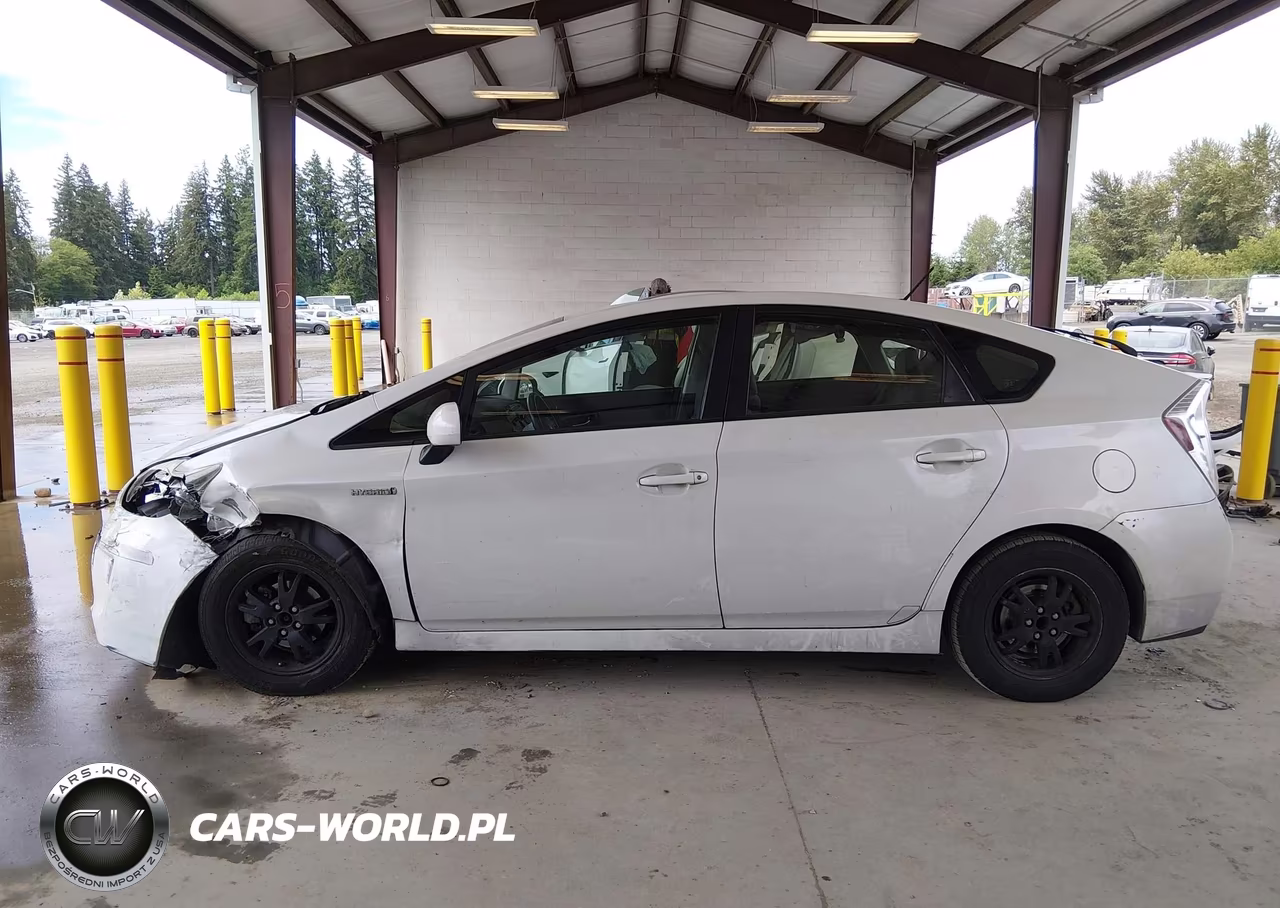 2015 Toyota Prius Two VIN:JTDKN3DU7F1971153 - 14