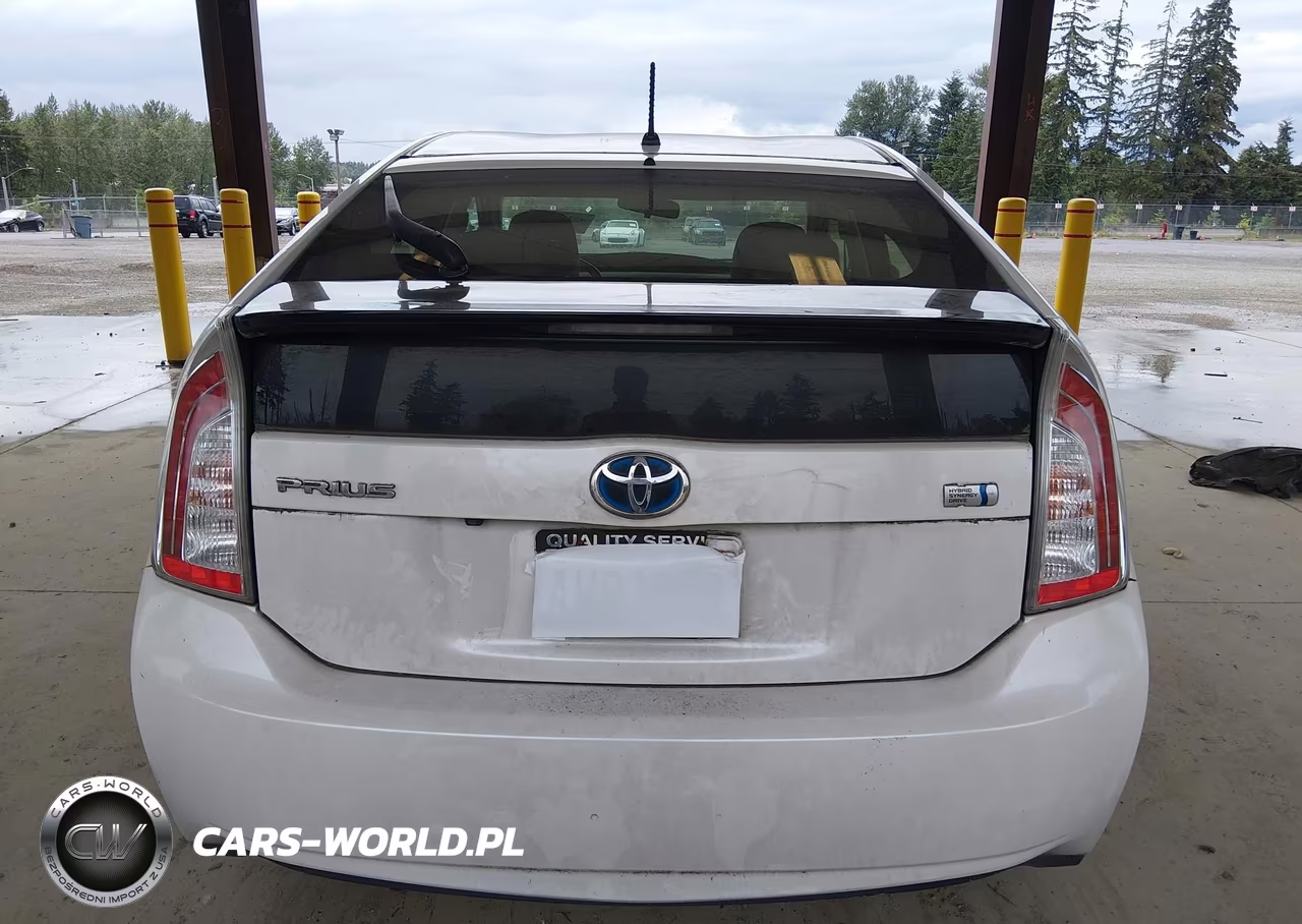 2015 Toyota Prius Two VIN:JTDKN3DU7F1971153 - 16