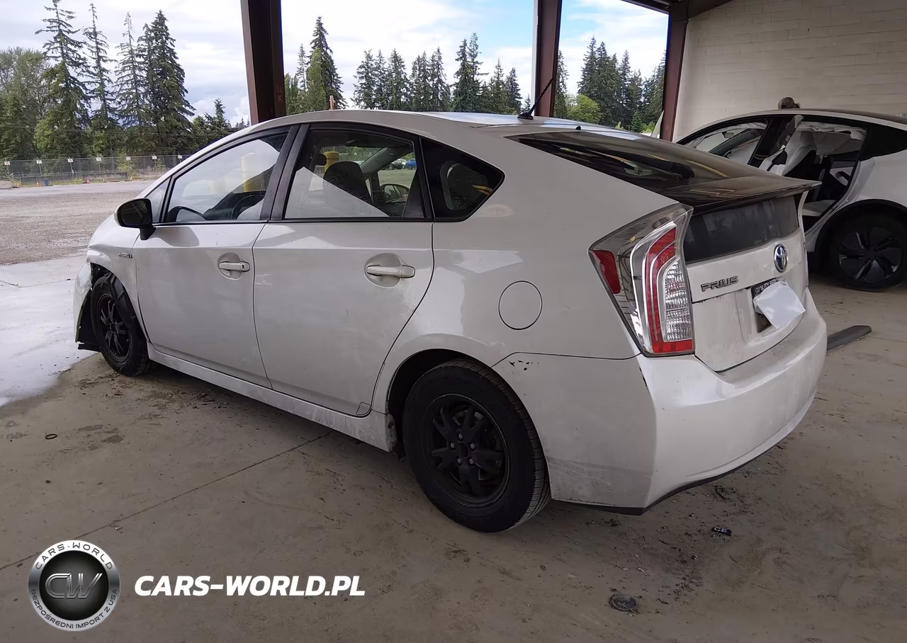 2015 Toyota Prius Two VIN:JTDKN3DU7F1971153 - 3