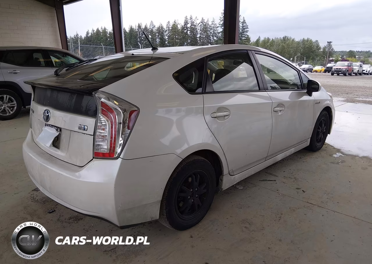 2015 Toyota Prius Two VIN:JTDKN3DU7F1971153 - 4