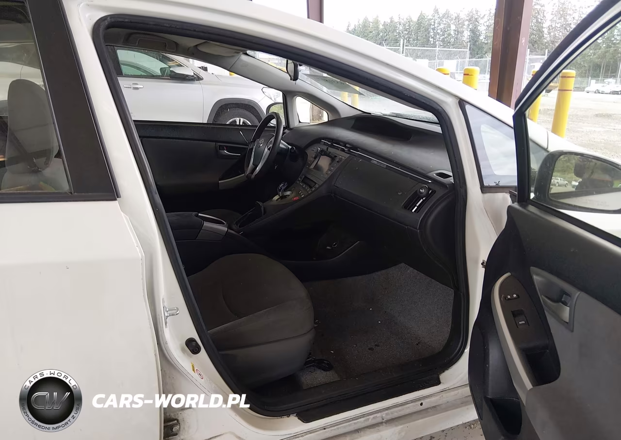 2015 Toyota Prius Two VIN:JTDKN3DU7F1971153 - 5