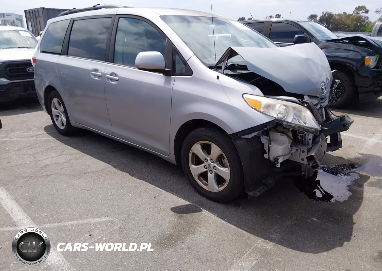 2013 Toyota Sienna Le V6 8 Passenger – zdjęcie 1 z 18