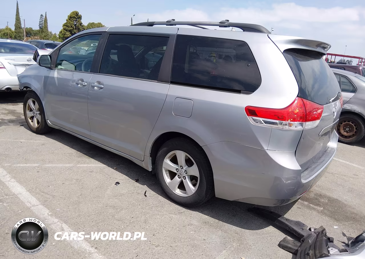 2013 Toyota Sienna Le V6 8 Passenger VIN:5TDKK3DC7DS280818 - 3