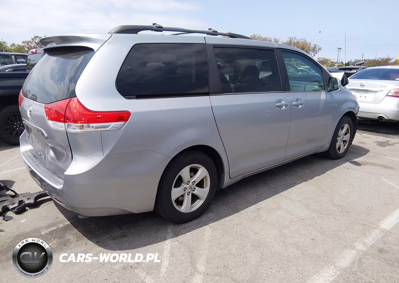 2013 Toyota Sienna Le V6 8 Passenger VIN:5TDKK3DC7DS280818 - 4