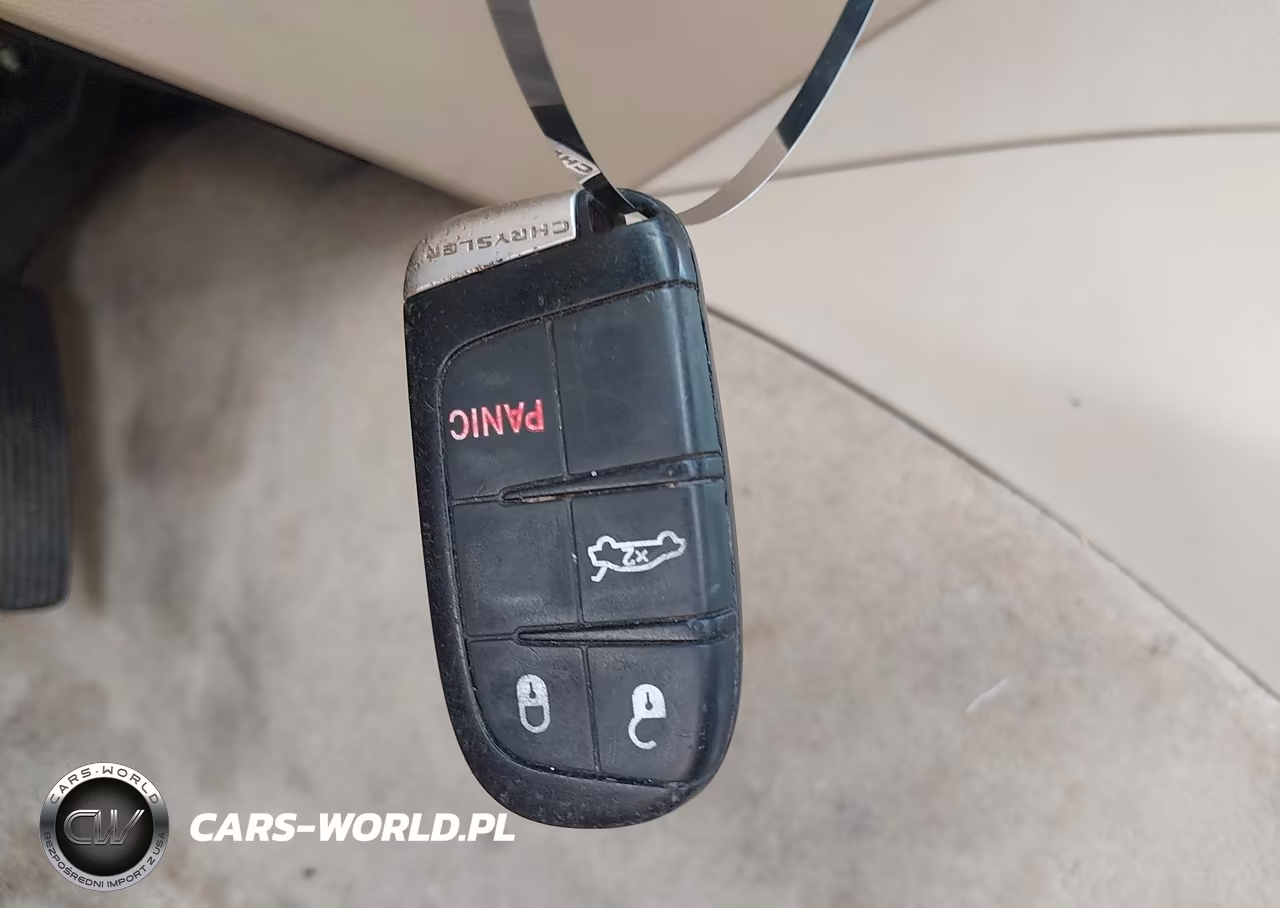 2012 Chrysler 300 VIN:2C3CCAAG5CH263725 - 11