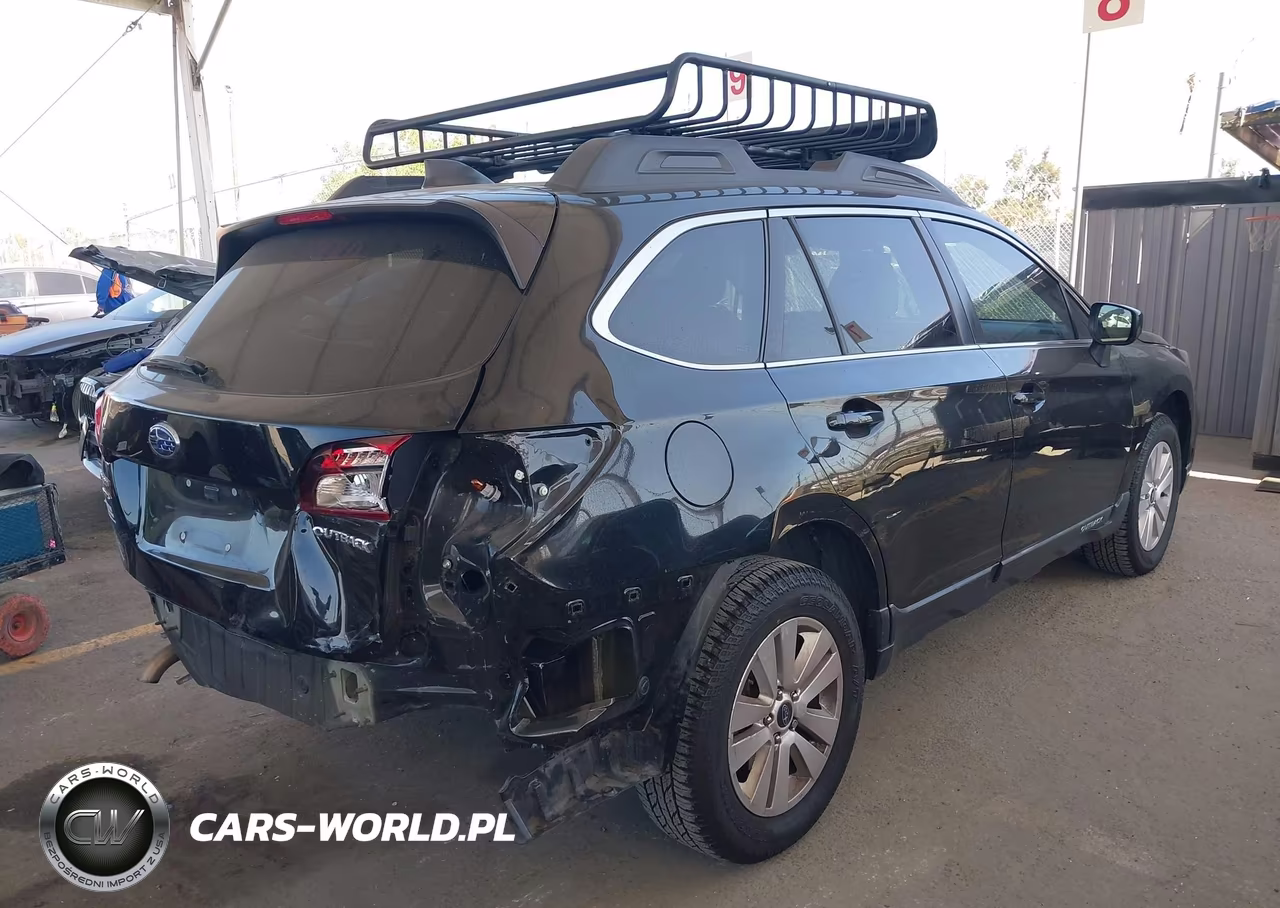 2018 Subaru Outback 2.5I Premium VIN:4S4BSACC0J3386896 - 4
