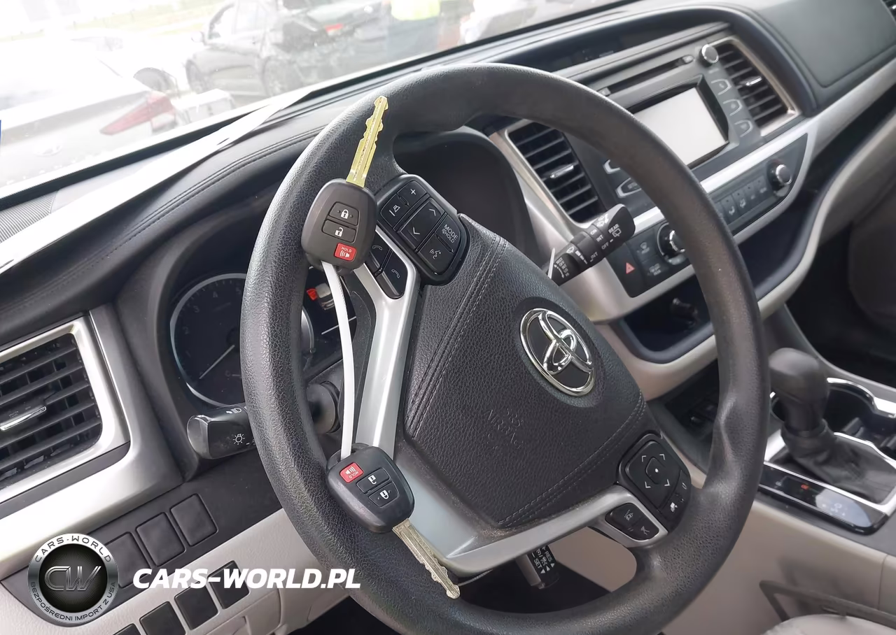 2018 Toyota Highlander Le VIN:5TDZARFH0JS039238 - 11
