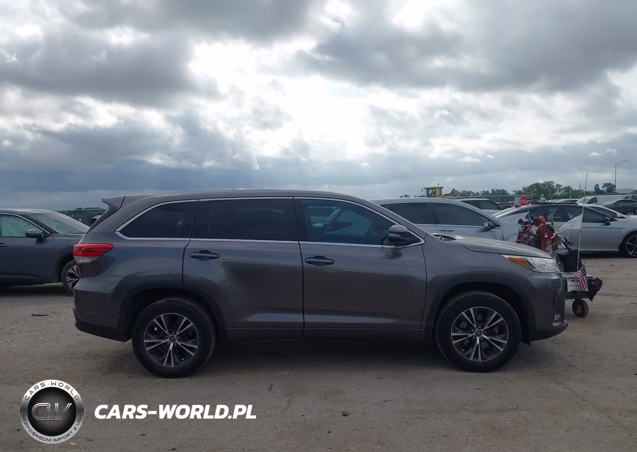 2018 Toyota Highlander Le VIN:5TDZARFH0JS039238 - 13