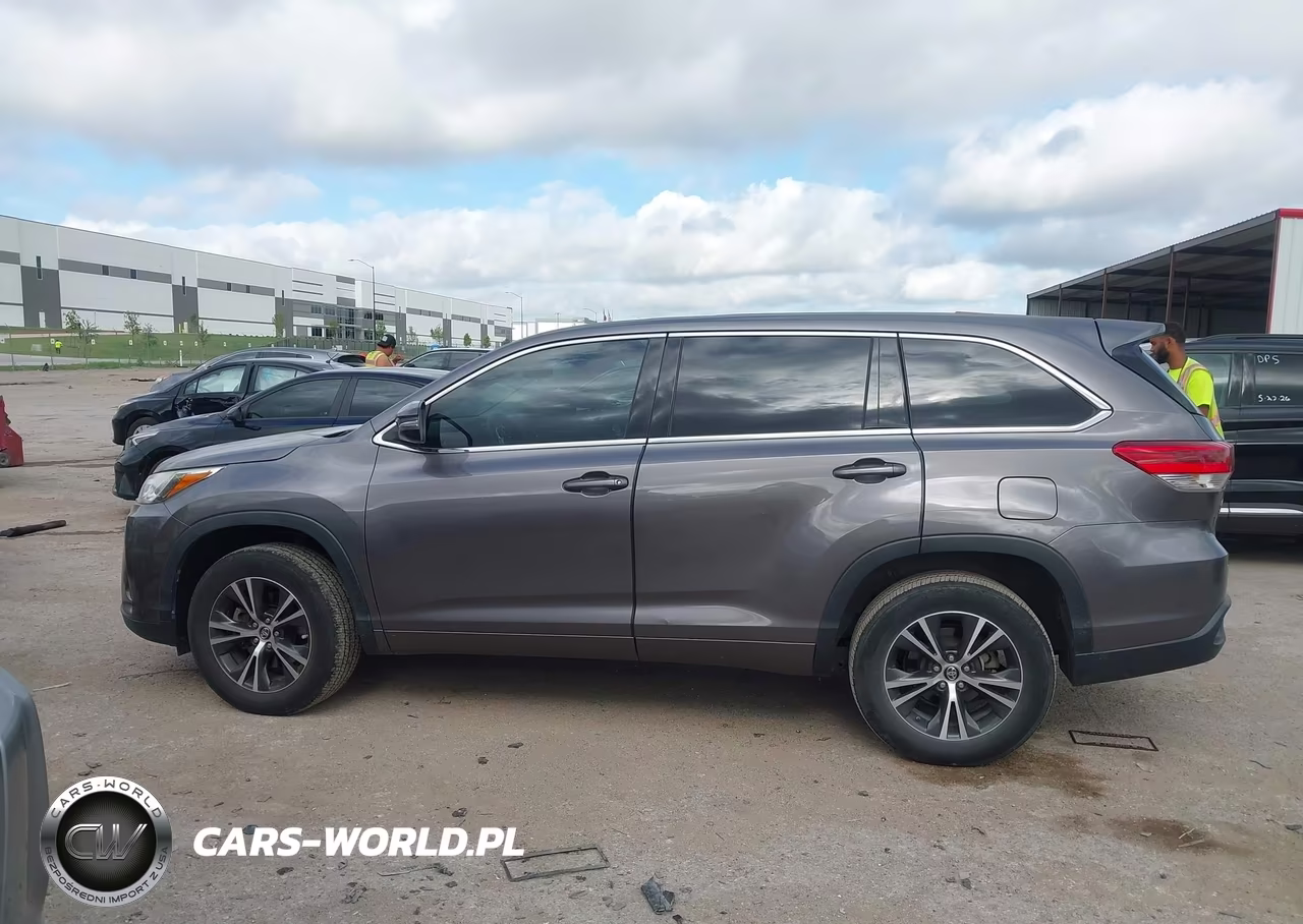 2018 Toyota Highlander Le VIN:5TDZARFH0JS039238 - 14