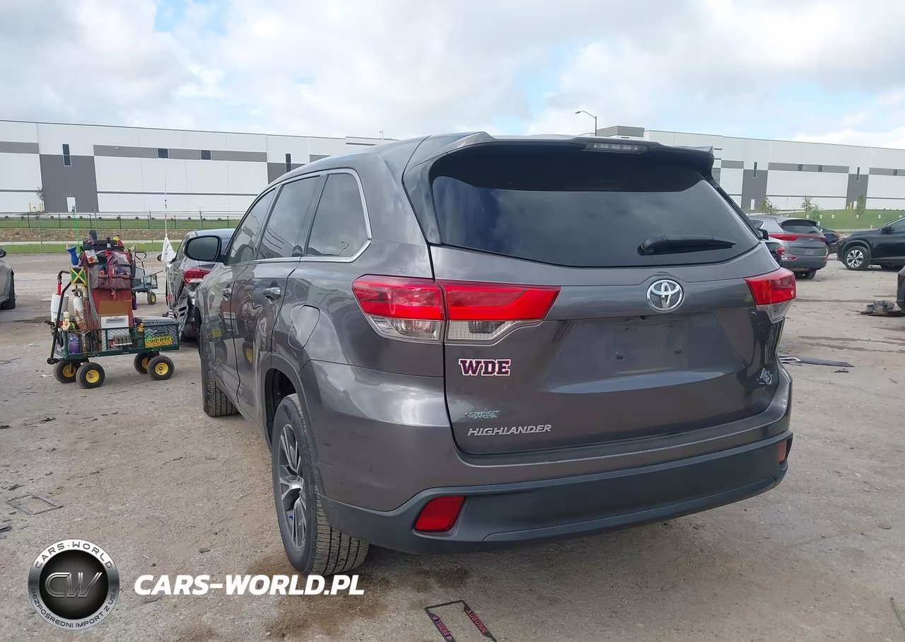 2018 Toyota Highlander Le VIN:5TDZARFH0JS039238 - 3