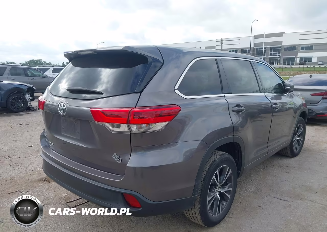 2018 Toyota Highlander Le VIN:5TDZARFH0JS039238 - 4