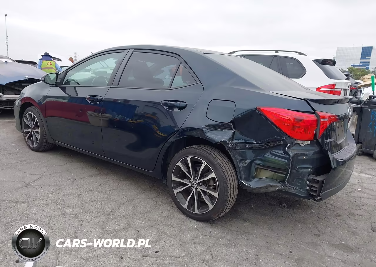 2018 Toyota Corolla Se VIN:5YFBURHE8JP775610 - 3