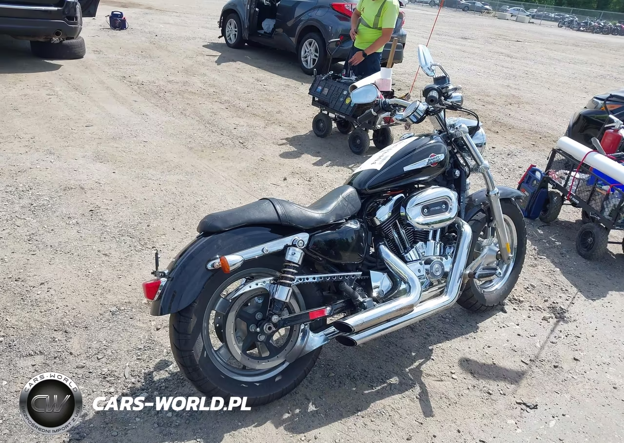 2015 Harley-Davidson Xl1200 C VIN:1HD1CT313FC409861 - 4
