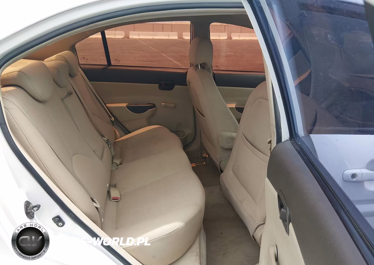 2006 Hyundai Accent Gls VIN:KMHCN46C26U060172 - 8