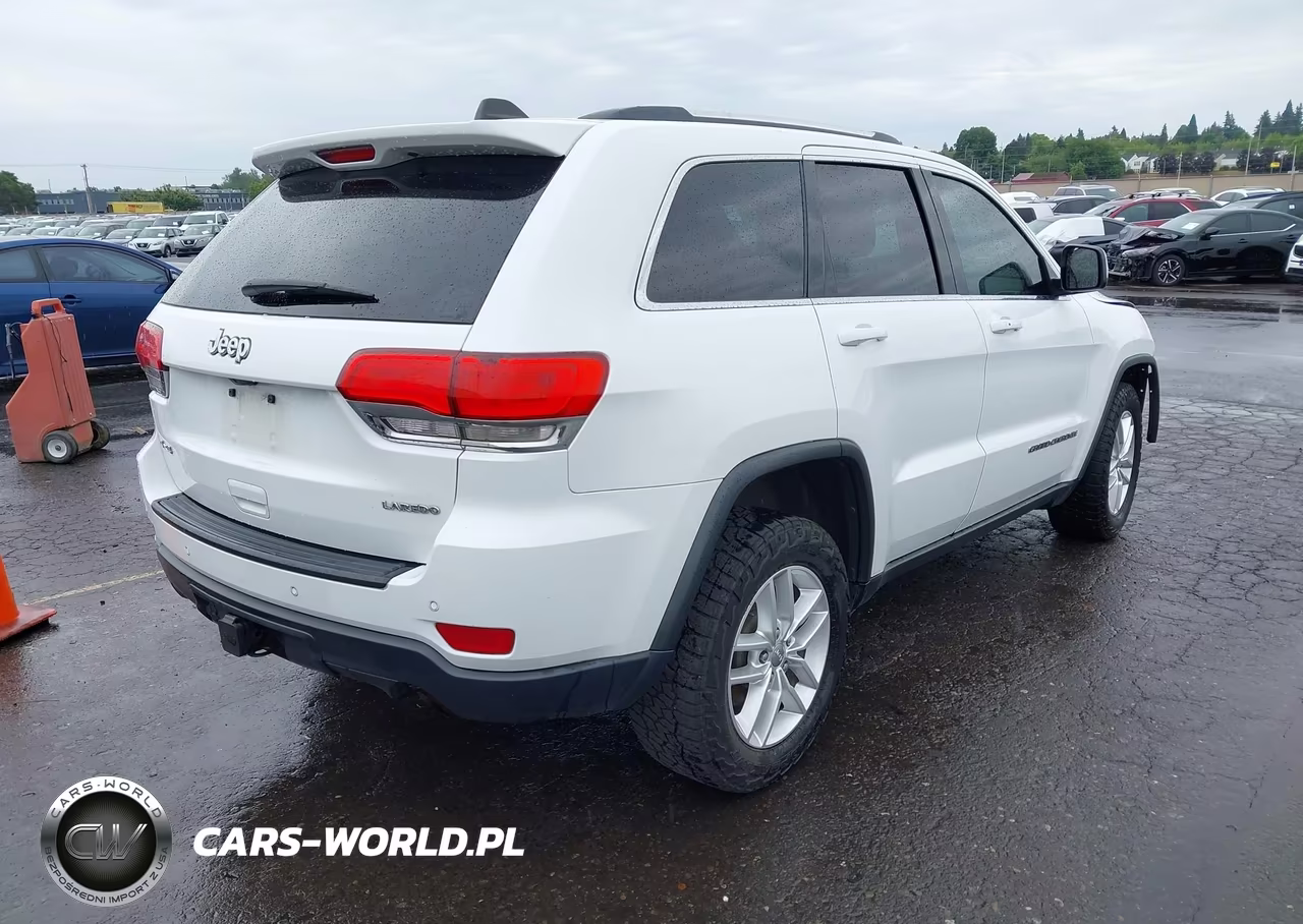 2017 Jeep Grand Cherokee Laredo 4X4 VIN:1C4RJFAG6HC959237 - 4