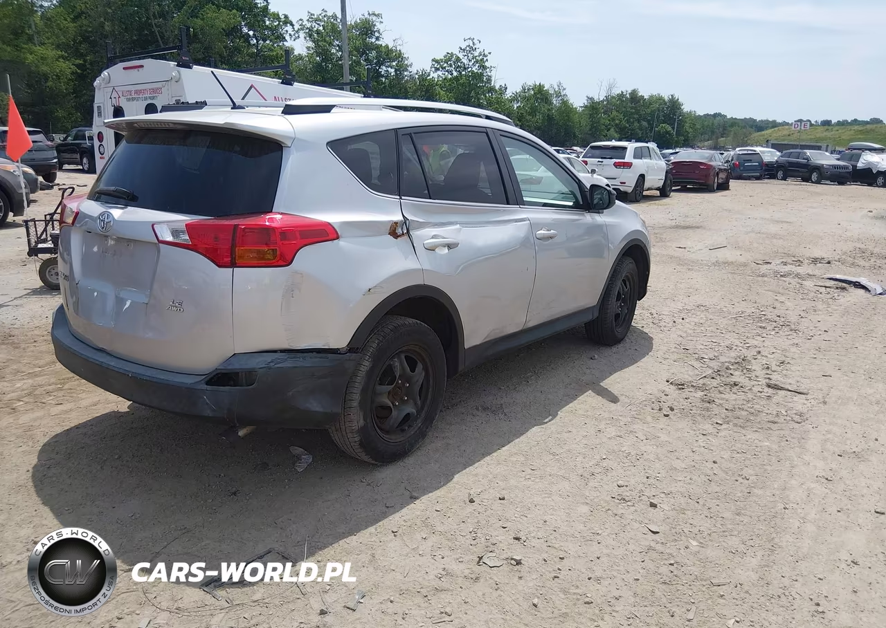 2015 Toyota Rav4 Le VIN:2T3BFREV7FW288782 - 4