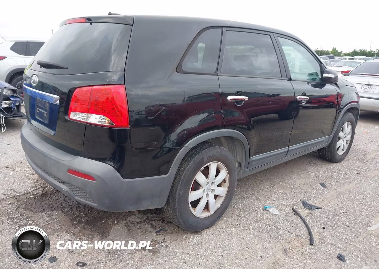 2011 Kia Sorento Lx VIN:5XYKT3A17BG024589 - 4