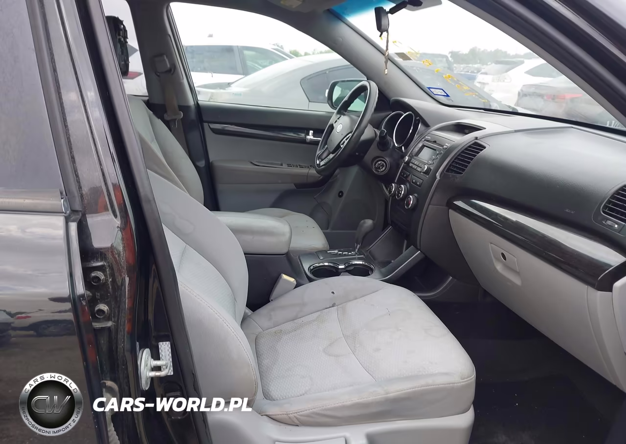 2011 Kia Sorento Lx VIN:5XYKT3A17BG024589 - 5