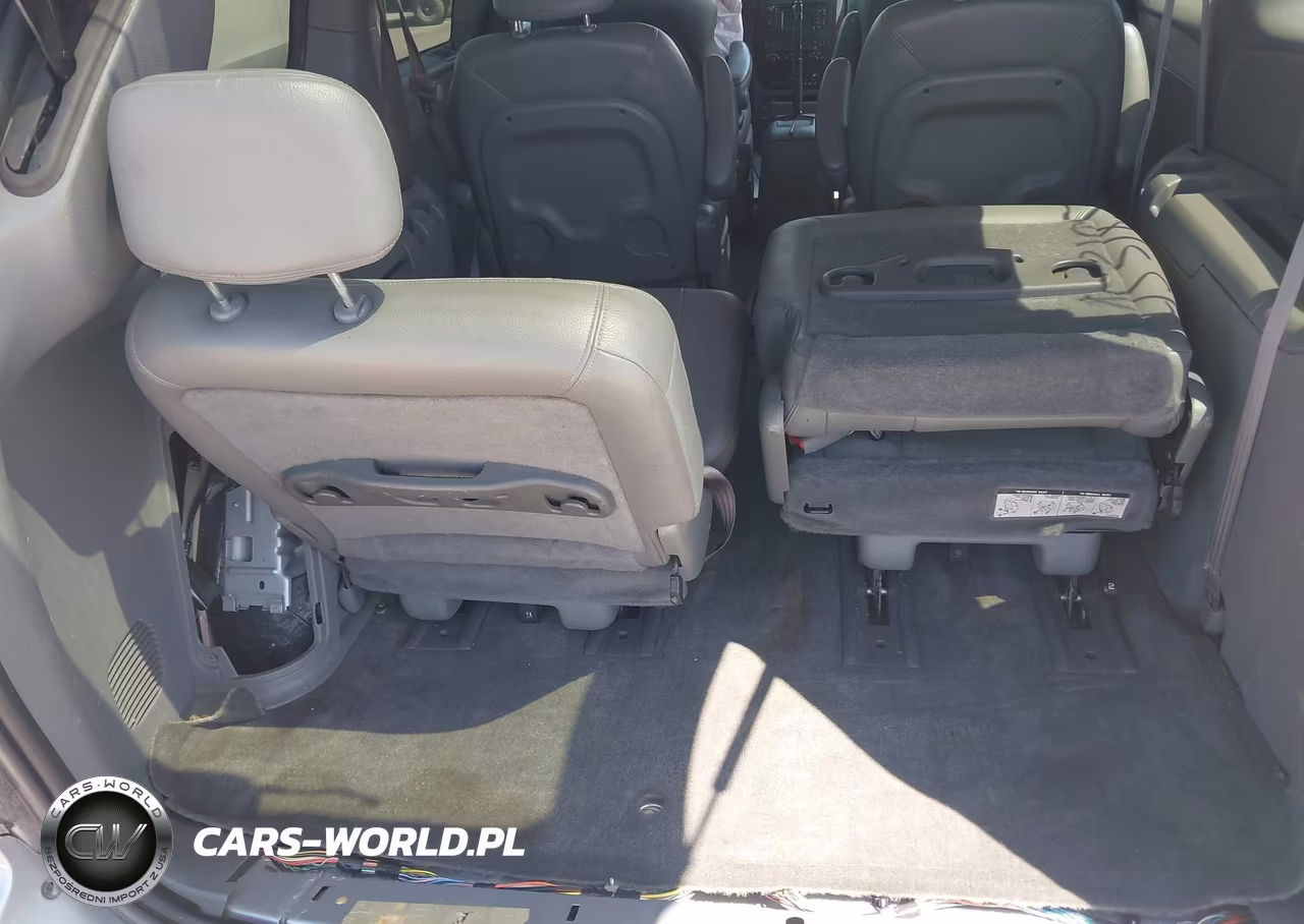2004 Chrysler Town & Country Limited VIN:2C8GP64L14R576434 - 17