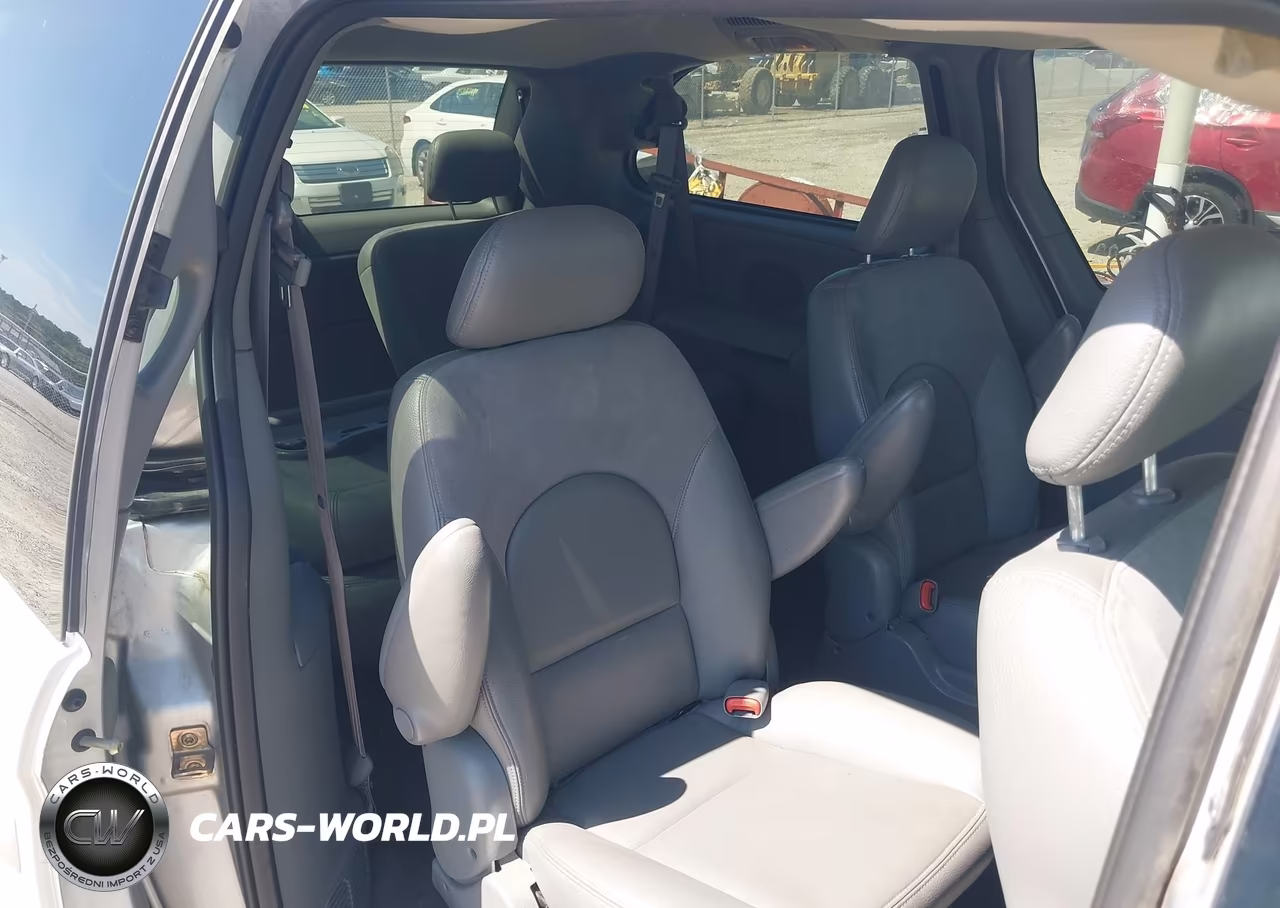 2004 Chrysler Town & Country Limited VIN:2C8GP64L14R576434 - 8