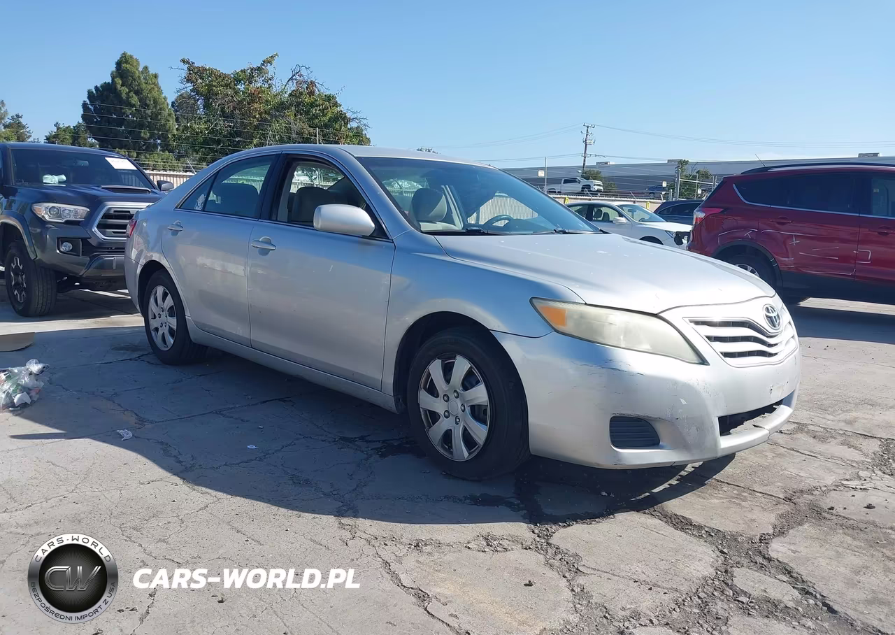 2011 Toyota Camry Le – zdjęcie 1 z 12