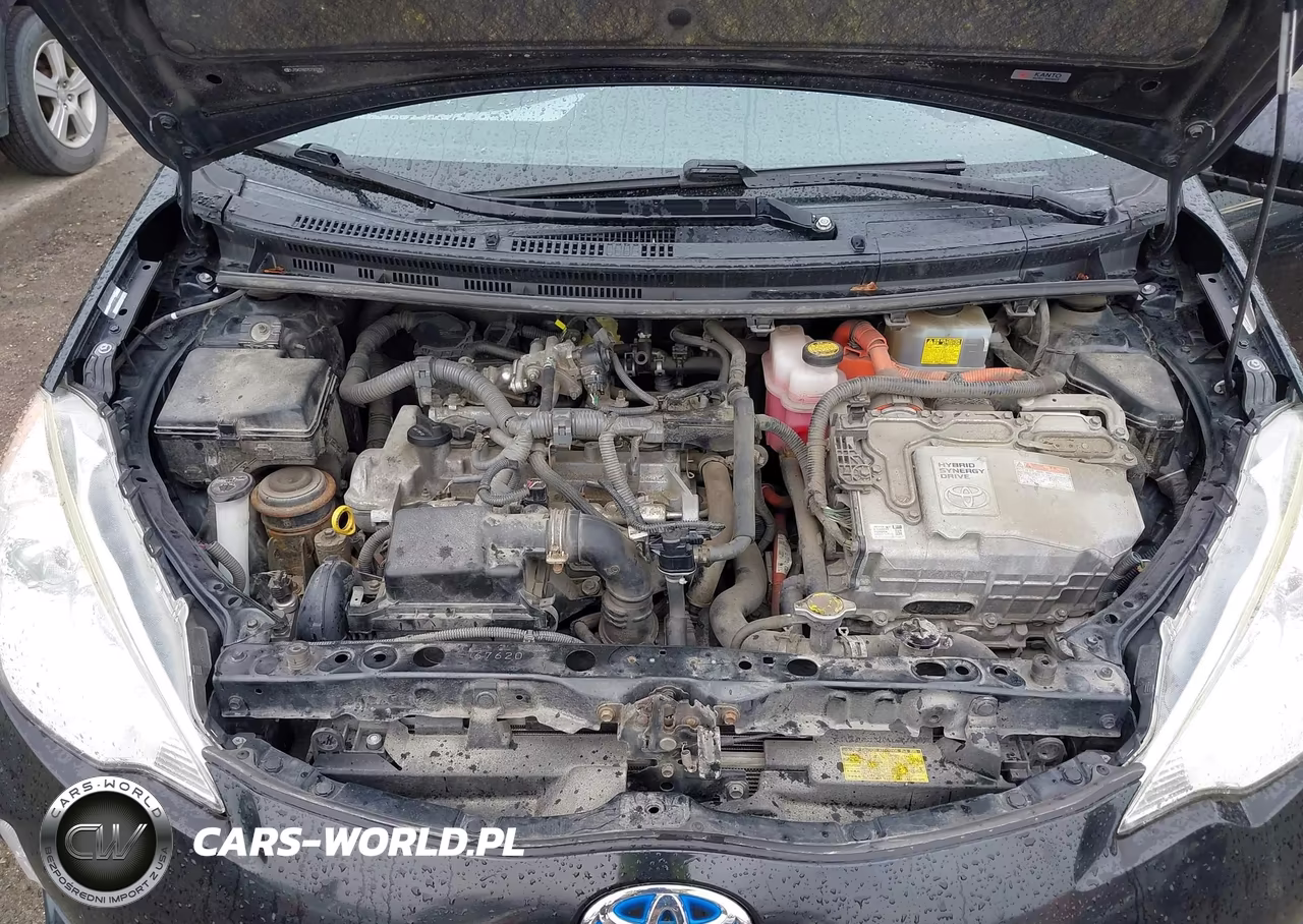 2012 Toyota Prius C Three VIN:JTDKDTB37C1503352 - 10