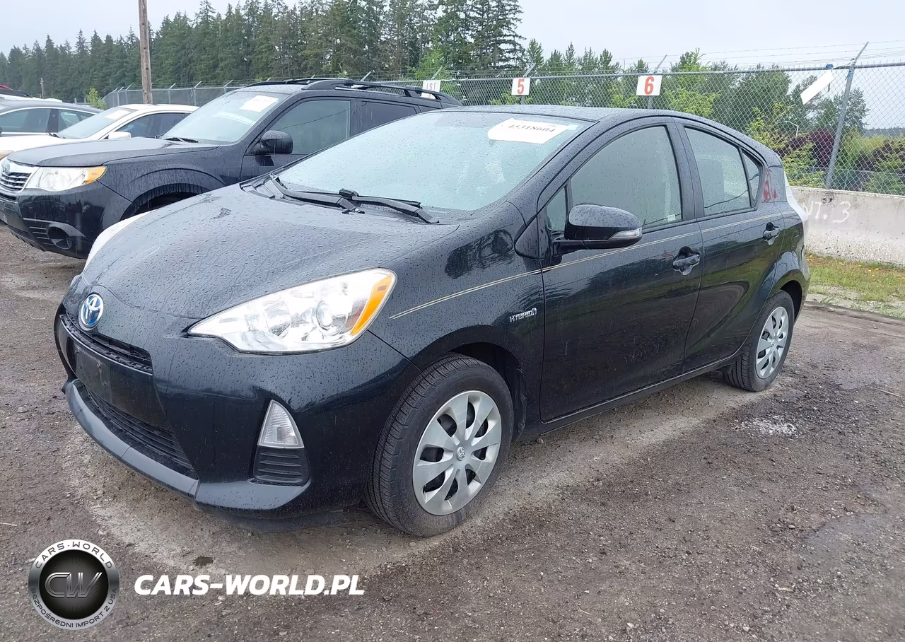 2012 Toyota Prius C Three VIN:JTDKDTB37C1503352 - 2