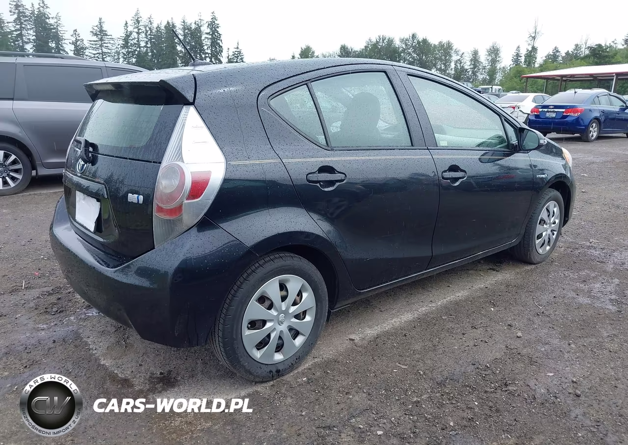2012 Toyota Prius C Three VIN:JTDKDTB37C1503352 - 4