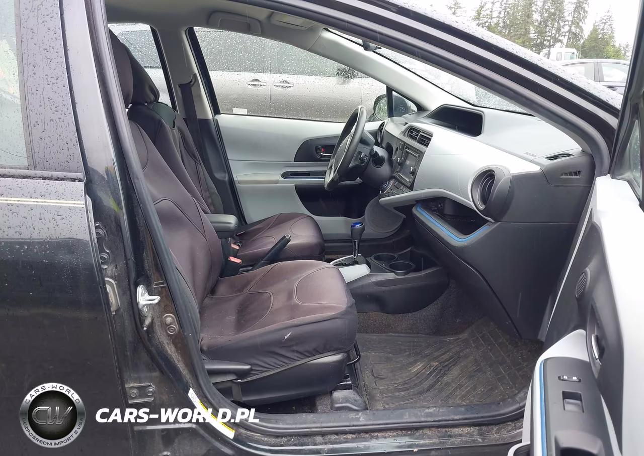 2012 Toyota Prius C Three VIN:JTDKDTB37C1503352 - 5