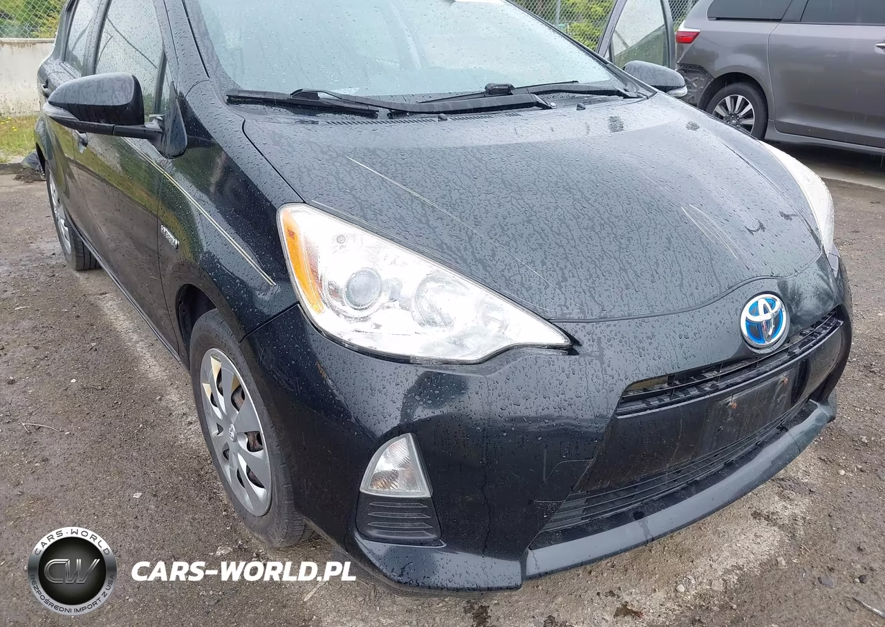 2012 Toyota Prius C Three VIN:JTDKDTB37C1503352 - 6