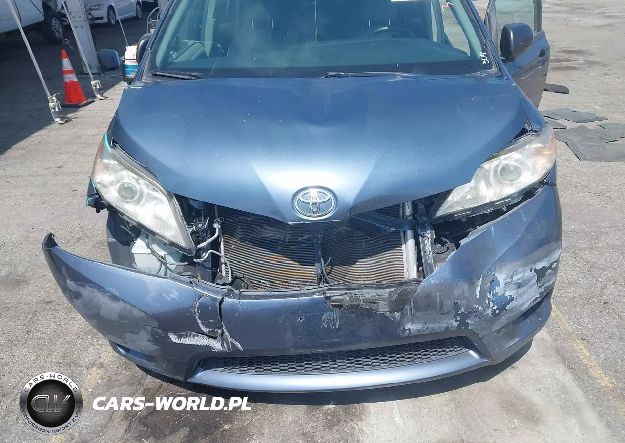 2017 Toyota Sienna L 7 Passenger VIN:5TDZZ3DC8HS824307 - 6