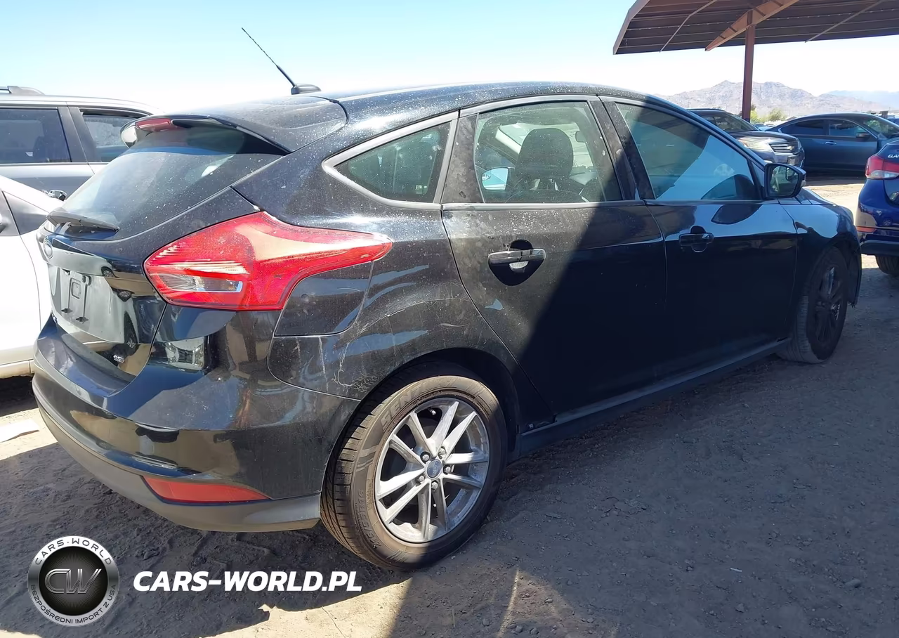 2016 Ford Focus Se VIN:1FADP3K24GL345494 - 4