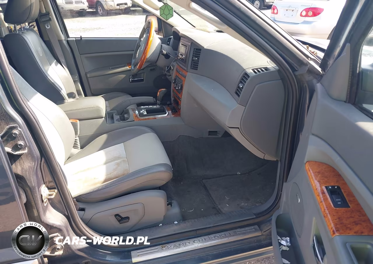 2007 Jeep Grand Cherokee Overland VIN:1J8HR68237C606797 - 5