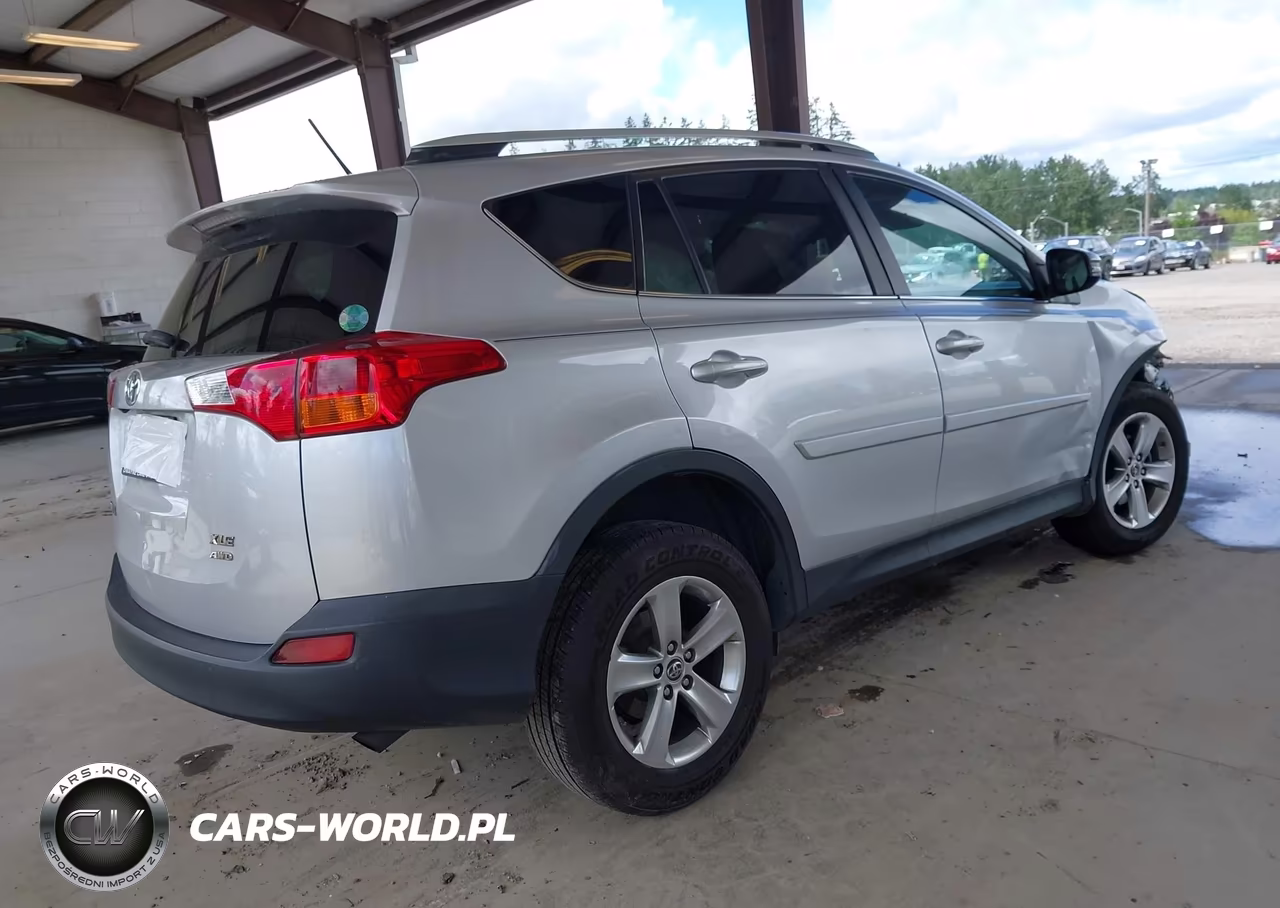 2015 Toyota Rav4 Xle VIN:2T3RFREV7FW401659 - 4