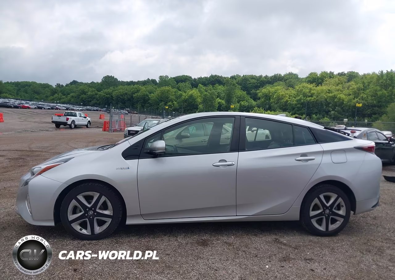 2016 Toyota Prius Three Touring VIN:JTDKARFU4G3504418 - 14