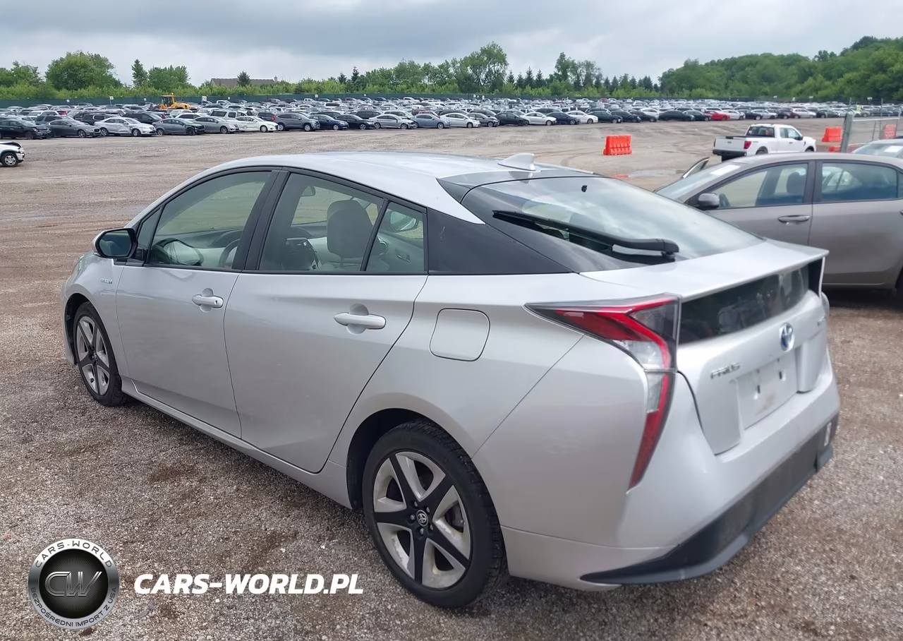 2016 Toyota Prius Three Touring VIN:JTDKARFU4G3504418 - 3