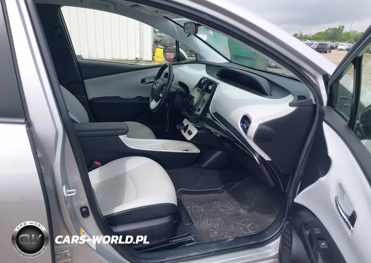 2016 Toyota Prius Three Touring VIN:JTDKARFU4G3504418 - 5