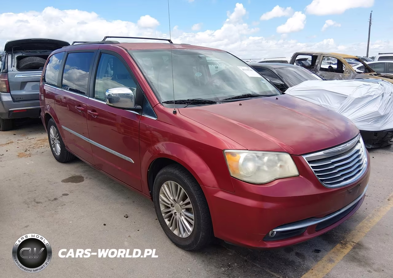 2013 Chrysler Town & Country Touring-L – zdjęcie 1 z 11