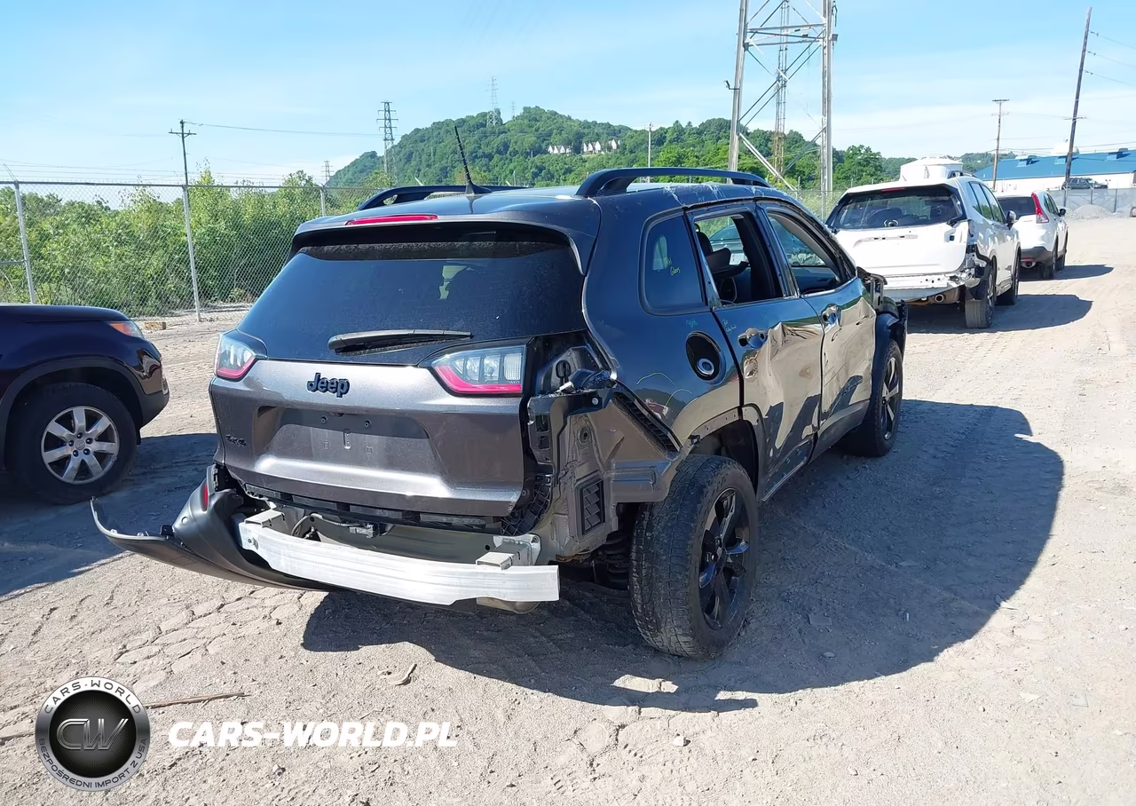 2020 Jeep Cherokee Altitude 4X4 VIN:1C4PJMLB0LD540798 - 4