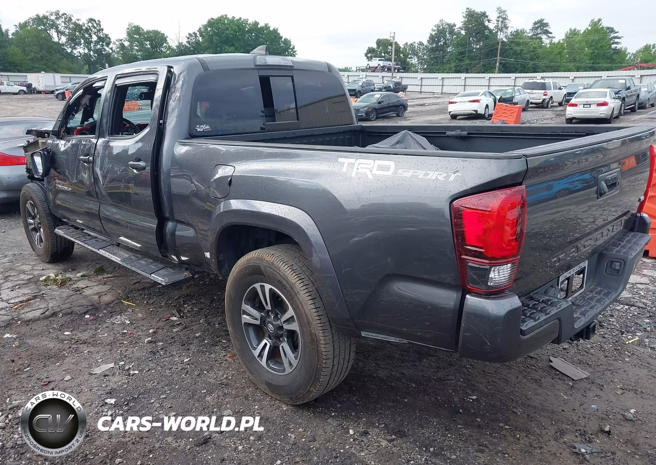 2018 Toyota Tacoma Trd Sport VIN:3TMBZ5DN9JM015144 - 3