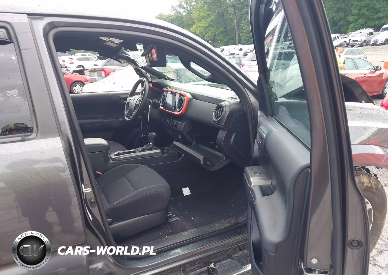 2018 Toyota Tacoma Trd Sport VIN:3TMBZ5DN9JM015144 - 5