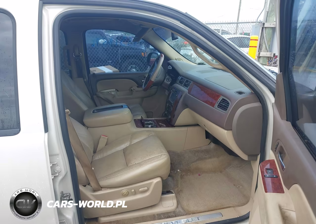 2012 Chevrolet Tahoe Ltz VIN:1GNSKCE07CR294419 - 5