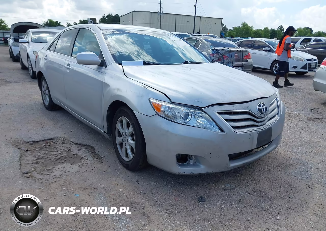 2011 Toyota Camry Le – zdjęcie 1 z 11