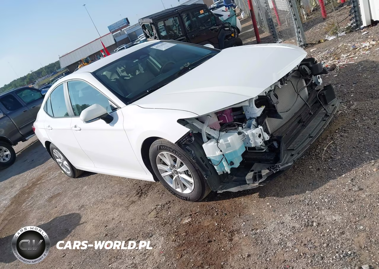 2025 Toyota Camry Le – zdjęcie 1 z 16