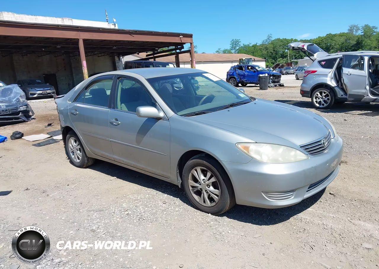 2005 Toyota Camry Le – zdjęcie 1 z 16