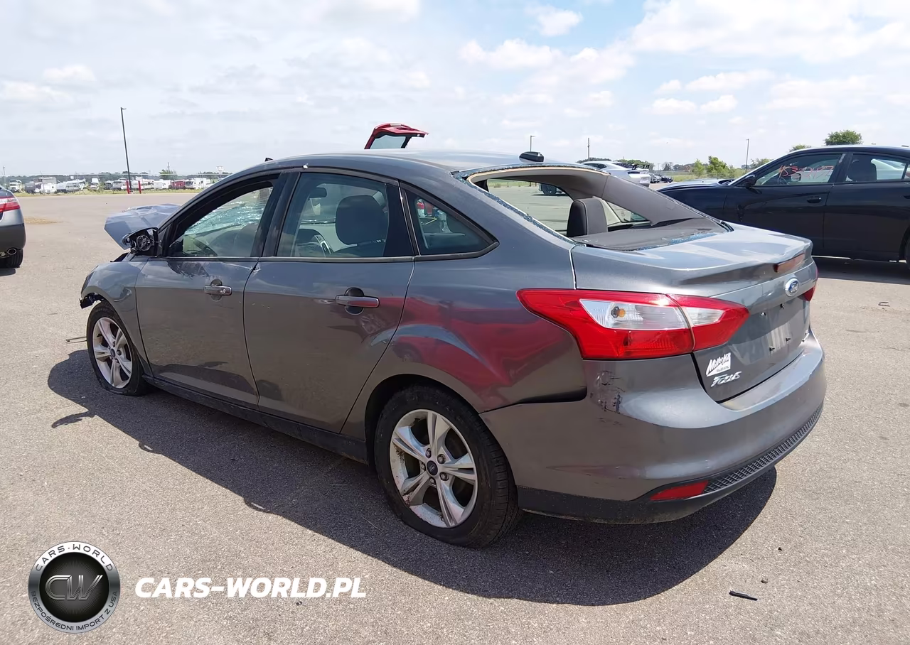 2014 Ford Focus Se VIN:1FADP3F2XEL399258 - 3