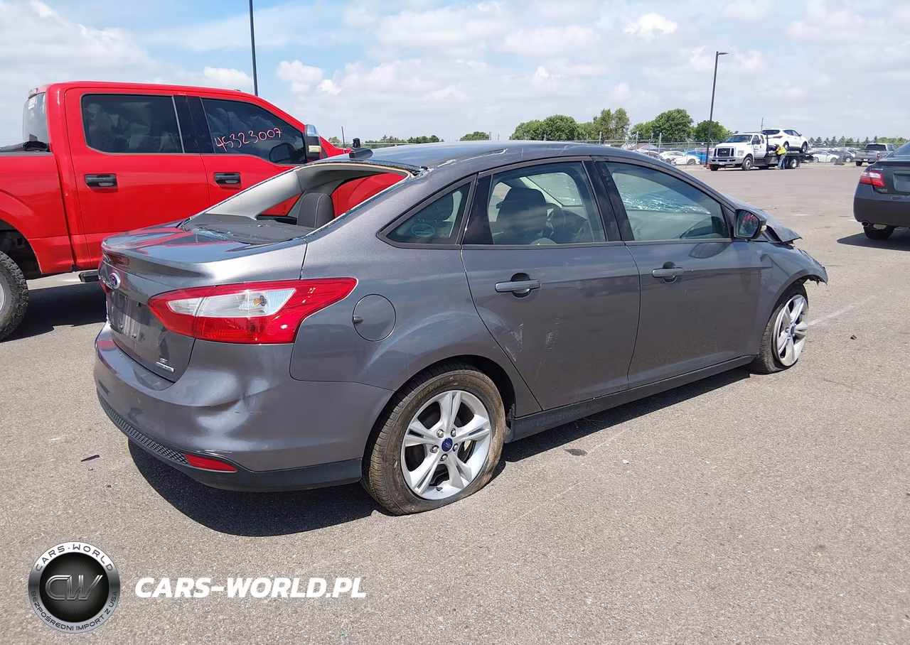 2014 Ford Focus Se VIN:1FADP3F2XEL399258 - 4